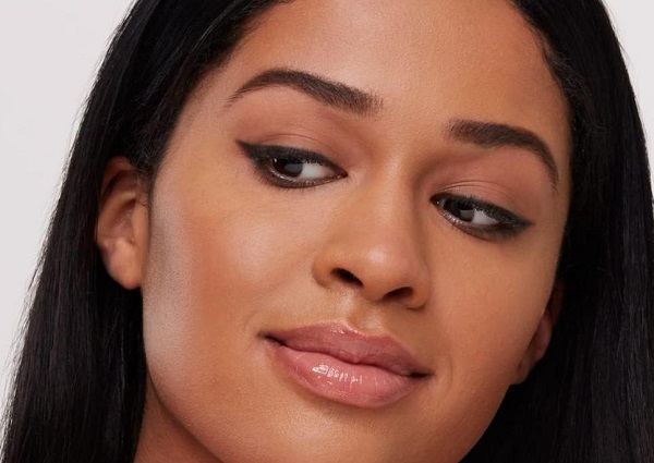 مداد چشم اسنس مدل Kajal استفاده روی چشم مدل